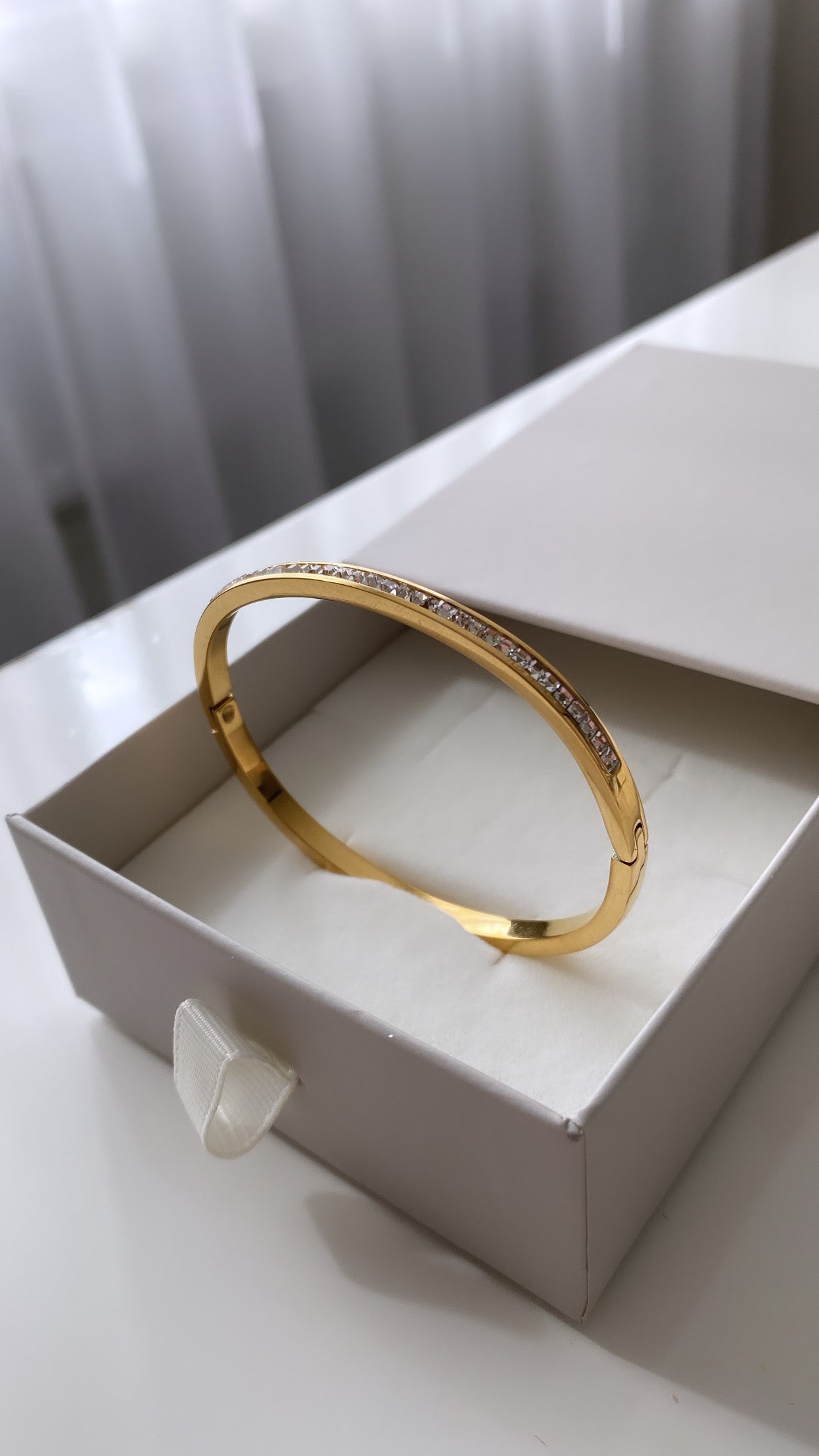 Inaya Bangle Gold & Diamond